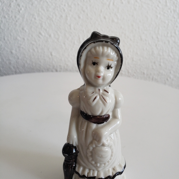 Vintage Porcelain Girl In Bonnet W/Parasol Detailed Figurine - Picture 8 of 13